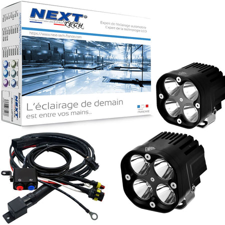 Phares LED carrés de moto NT-CX4 12V 50W de haute qualité de la marque Next Tech Swiss, avec câbles, en couleur noire, présentés sur un fond publicitaire blanc de la boutique en ligne.