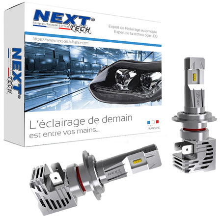 Kit d'ampoules LED H7 60W canbus anti-erreur Next-Tech Swiss, avec boîtier de la marque apparente dans un décor de phare de voiture moderne.