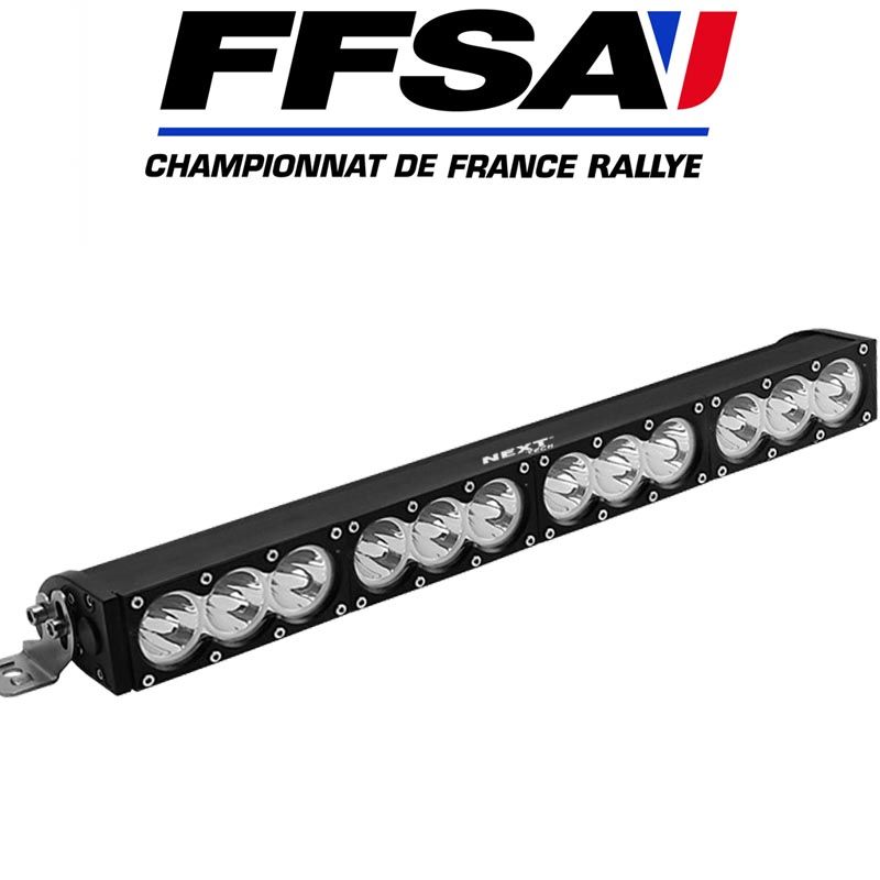 Barre de phares LED puissante de 120 watts, homologuée par la Fédération Française du Sport Automobile (FFSA) pour le Championnat de France de Rallye, sur fond de logo FFSA.