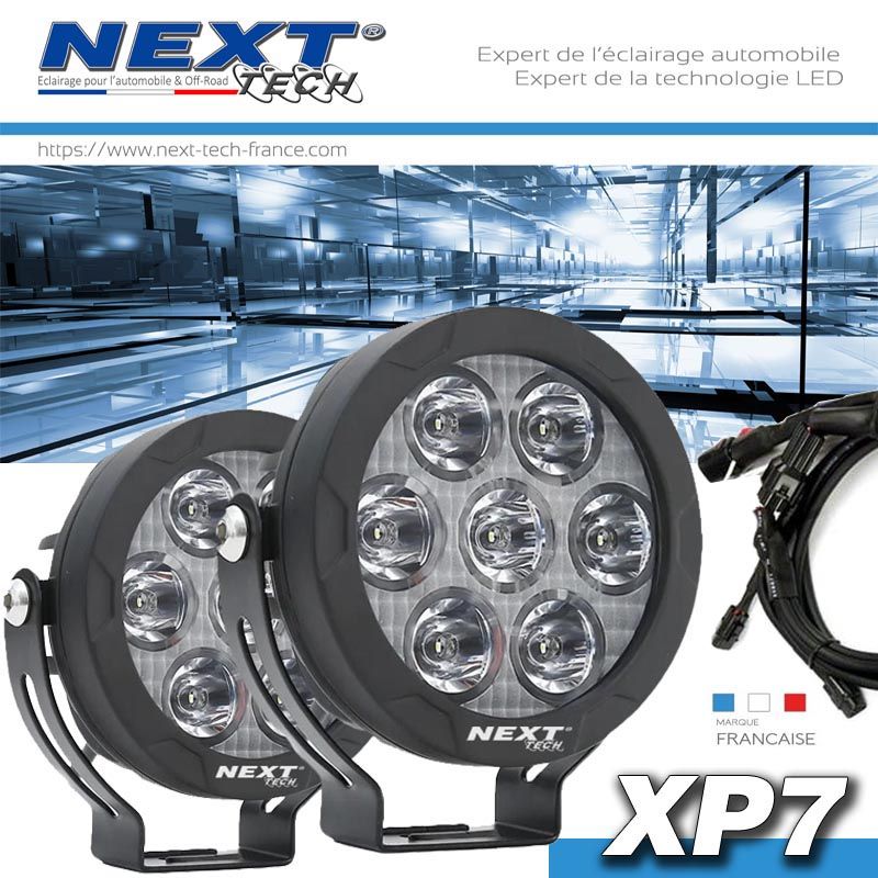 Feux antibrouillard LED puissants de marque Next Tech Swiss, modèle XP7, parfaits pour éclairer la route lors de conditions de conduite difficiles.